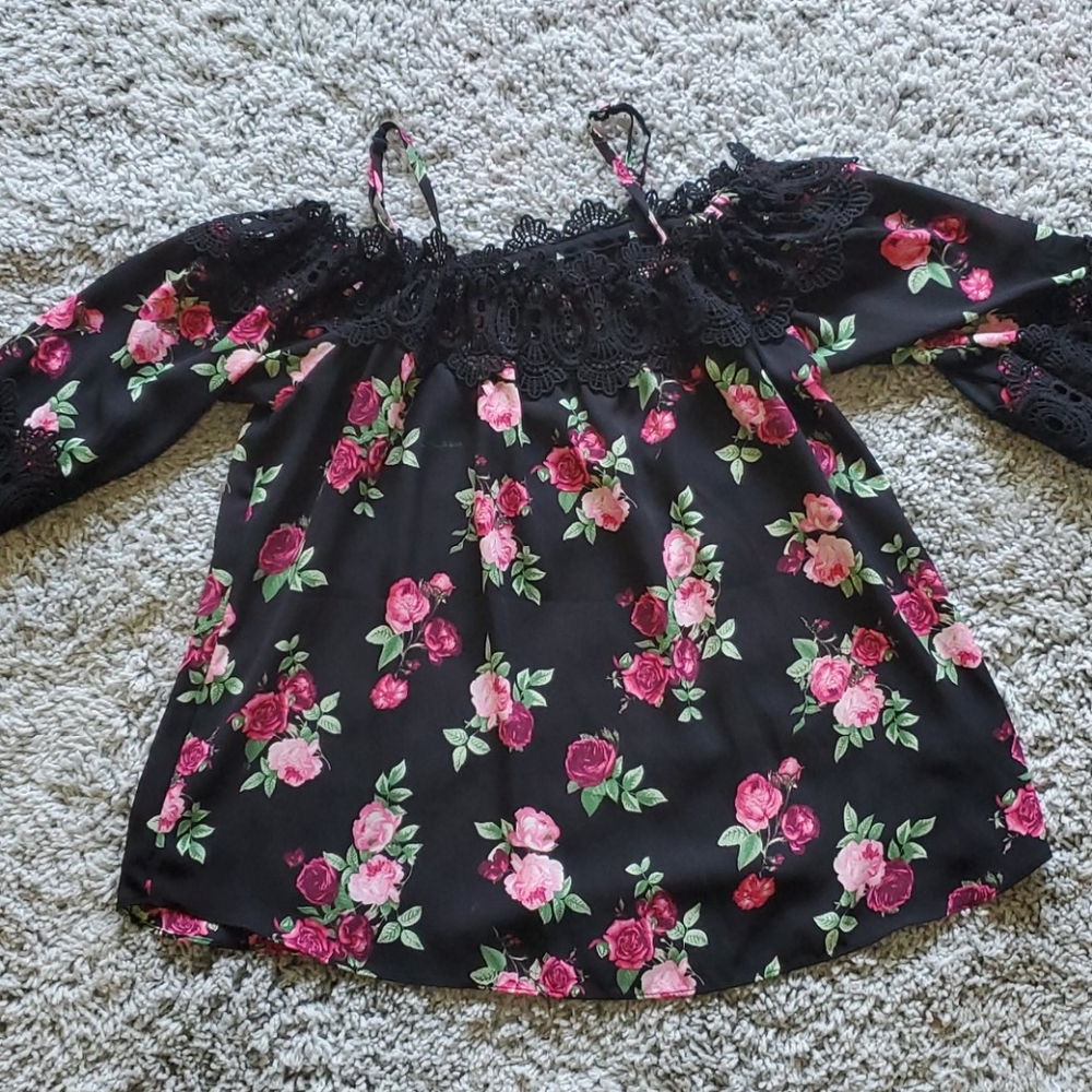 Open shoulder Floral top